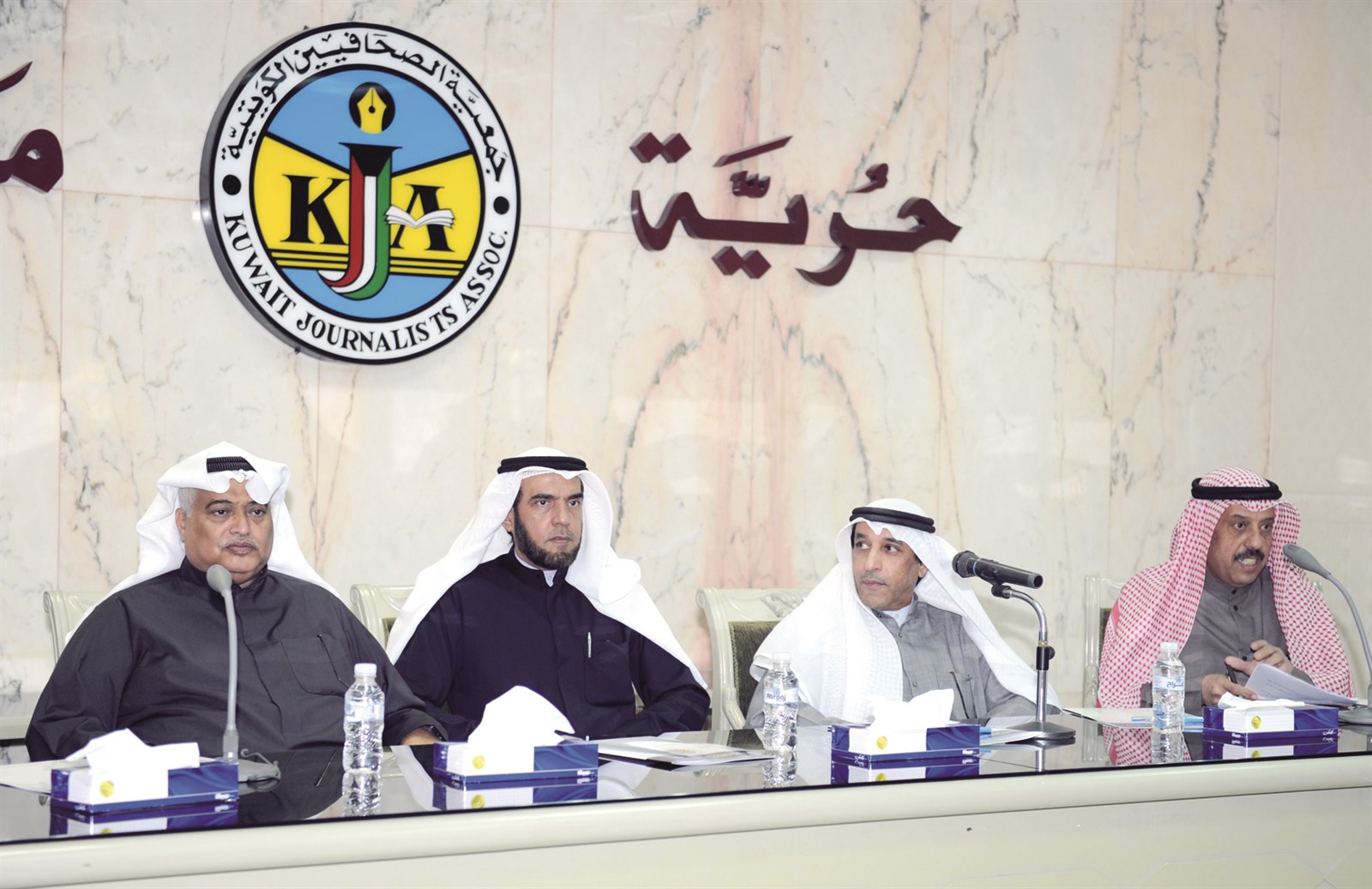 u0627u0644u0645u0642u0644u062f u0648u0627u0644u0635u0642u0631 u0648u0627u0644u0633u0646u0627u0641u064a u0641u064a u0627u0644u0645u0624u062au0645u0631 (u062au0635u0648u064au0631 u0646u0627u064au0641 u0627u0644u0639u0642u0644u0629)