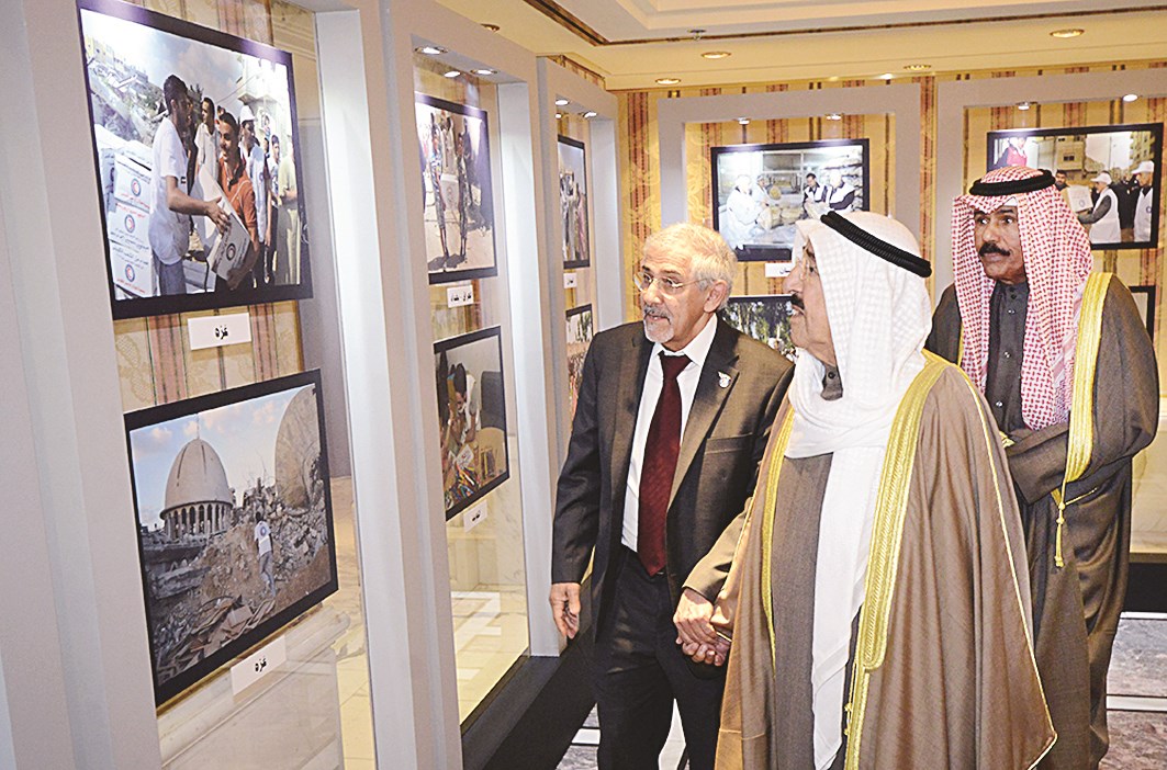 ... ويطلع على صور المعرض المرافق للاحتفالية