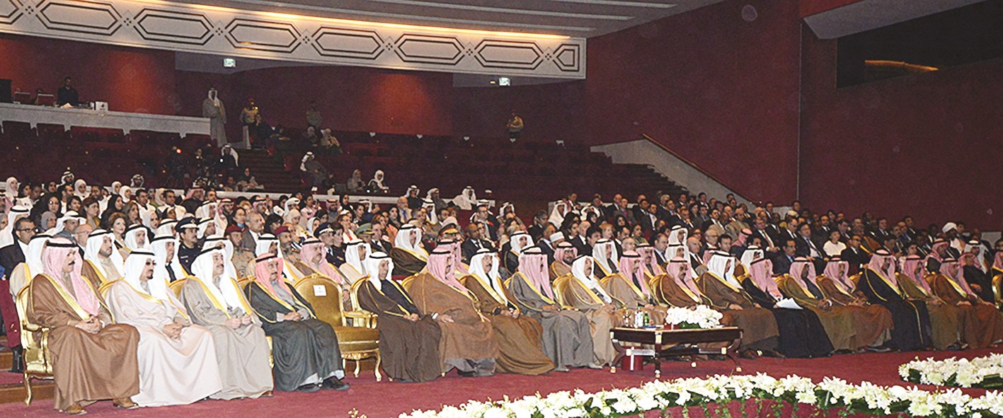 صاحب السمو يتوسط كبار الحضور في الاحتفالية