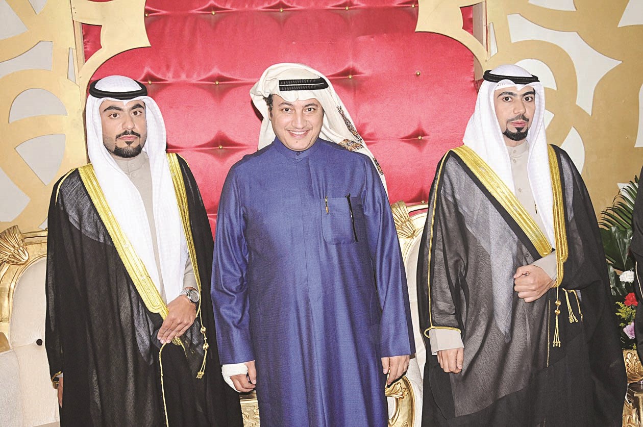 عسكر العنزي متوسطاً المعرسين مهدي وأحمد