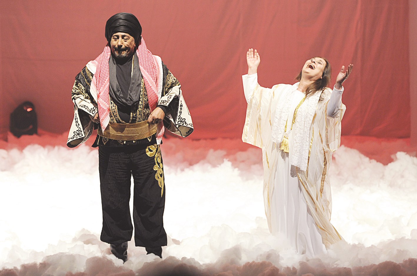 ... ومشهد من عرض «مكاشفات»     (تصوير طارق عزالدين)