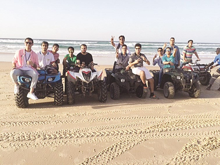 وفد الطلاب خلال إحدى زياراته السياحية في السنغال