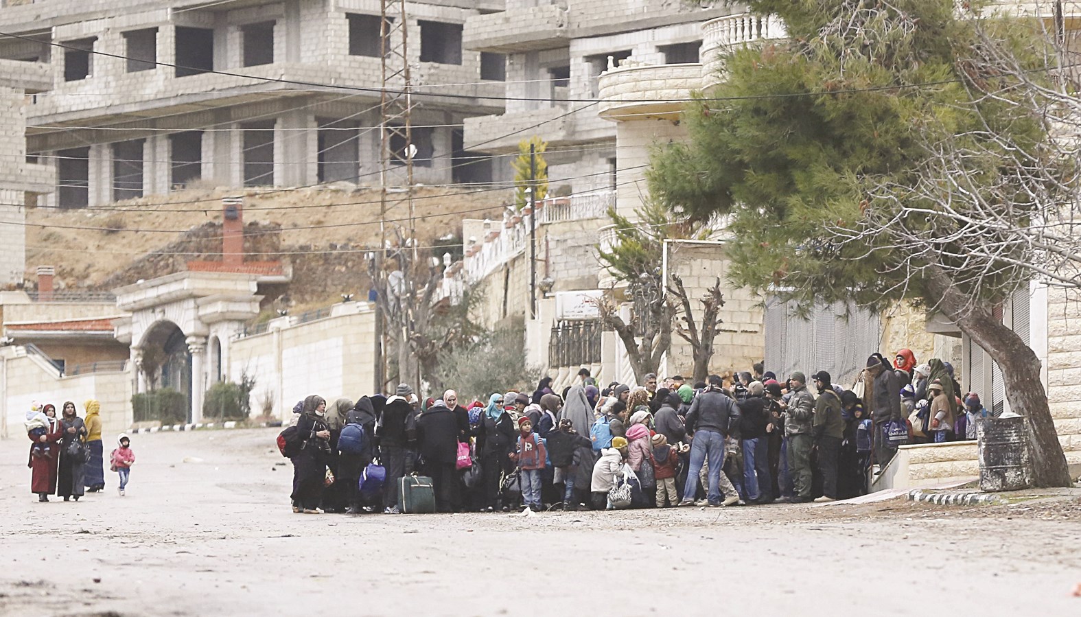 u0633u0648u0631u064au0648u0646 u064au0646u062au0638u0631u0648u0646 u0642u0627u0641u0644u0629 u0645u0633u0627u0639u062fu0627u062a u0641u064a u0628u0644u062fu0629 u0645u0636u0627u064au0627 u0628u0631u064au0641 u062fu0645u0634u0642 (u0623 u0628)