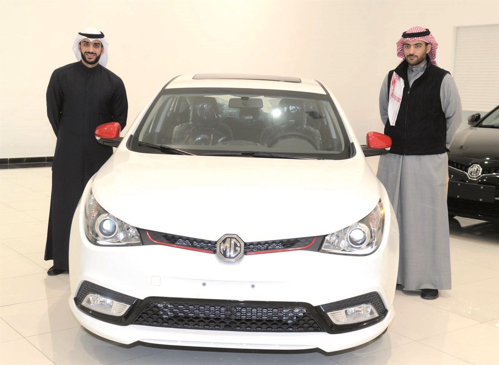 مرزوق وناصر الغانم إلى جانب «إم جي 5»