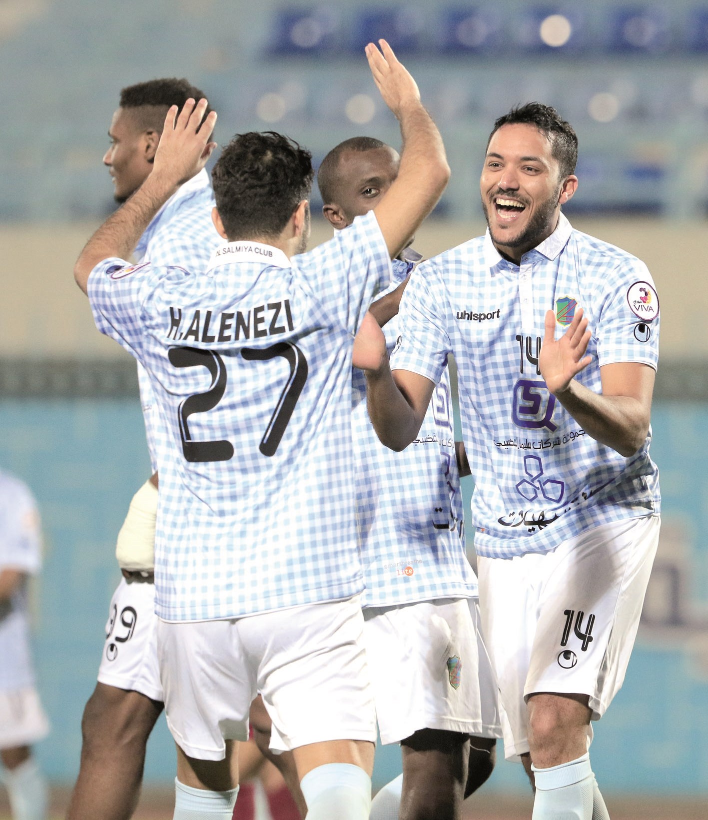 u0644u0627u0639u0628u0648 u0627u0644u0633u0627u0644u0645u064au0629 u064au062du062au0641u0644u0648u0646 u0628u0627u0644u0641u0648u0632 u0639u0644u0649 u0627u0644u0646u0635u0631 u0623u0645u0633 (u0627u0644u0623u0632u0631u0642 u062fu0648u062a u0643u0648u0645)