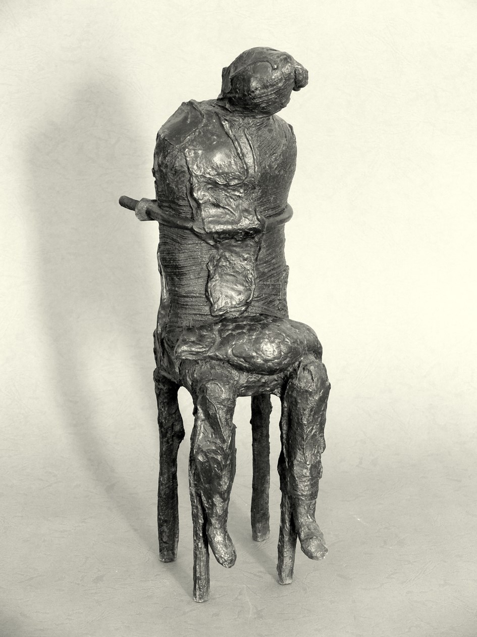 من الأعمال النحتية