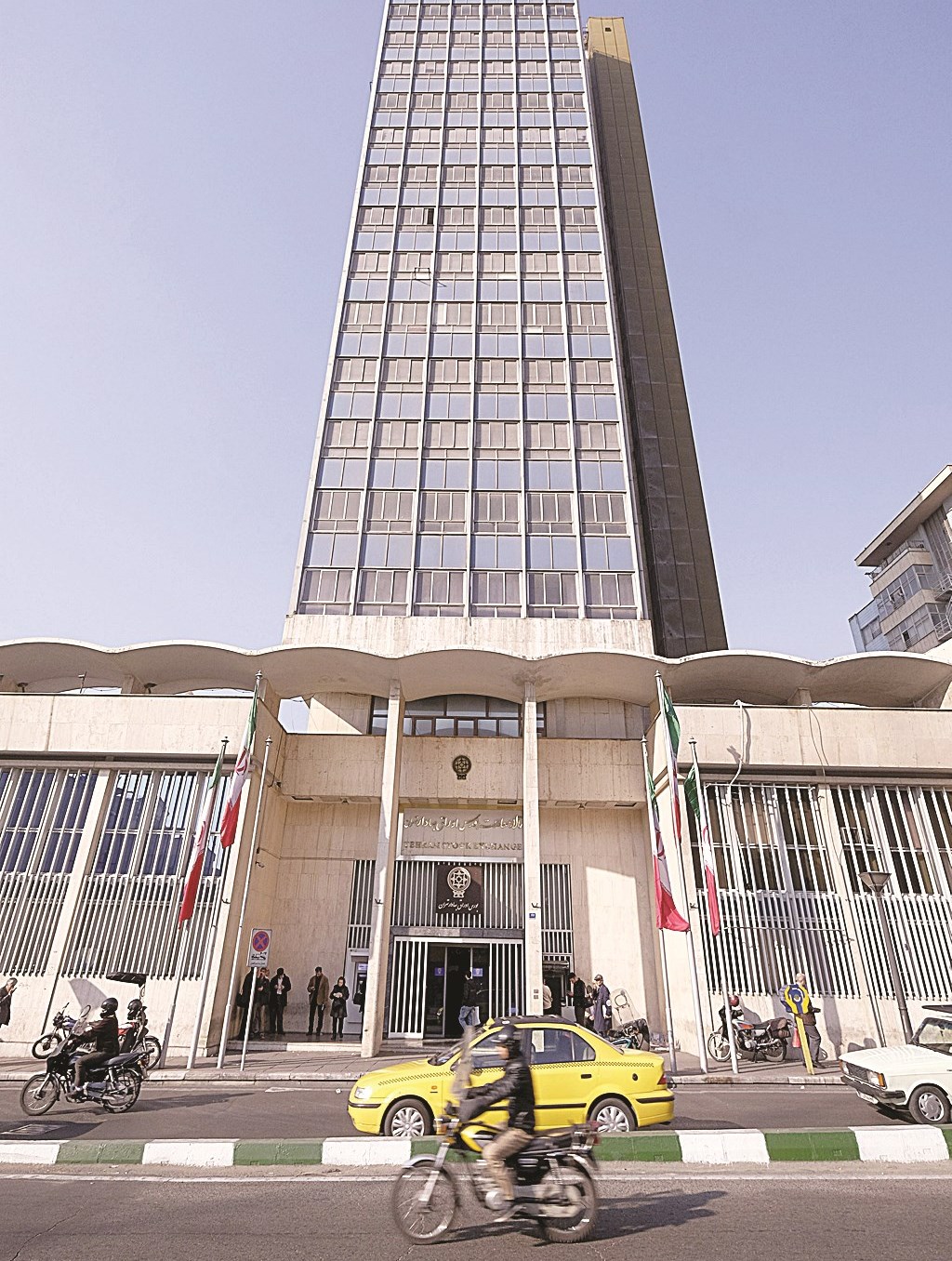 u0628u062eu0644u0627u0641 u0646u0638u064au0631u0627u062au0647u0627 u0627u0644u062eu0644u064au062cu064au0629u060c u0623u0646u0647u062a u0628u0648u0631u0635u0629 u0637u0647u0631u0627u0646 u0644u0644u0623u0648u0631u0627u0642 u0627u0644u0645u0627u0644u064au0629 u062au0639u0627u0645u0644u0627u062au0647u0627 u0628u0627u0631u062au0641u0627u0639 u0643u0628u064au0631 u0641u064a u0627u0644u0645u0624u0634u0631 u0627u0644u0631u0626u064au0633u064a.rnrnu0648u0623u0641u0627u062fu062a u0648u0643u0627u0644u0629 u00abu0641u0627u0631u0633u00bb u0627u0644u0625u064au0631u0627u0646u064au0629 u0623u0646 u062du062cu0645 u0627u0644u0623u0633u0647u0645 u0627u0644u0645u062au062fu0627u0648u0644u0629 u0628u0644u063a 1.179 u0645u0644u064au0627u0631 u0633u0647u0645 u0628u0642u064au0645u0629 u0633u0648u0642u064au0629 u062au062eu0637u062a 2.26 u062au0631u064au0644u064au0648u0646 u062au0648u0645u0627u0646.rnrn(u0631u0648u064au062au0631u0632)