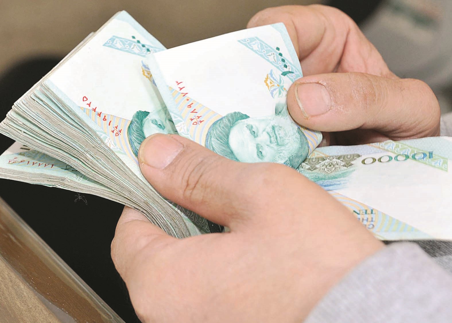 u062bu0628u0627u062a u0645u0628u062fu0626u064a u0641u064a u0633u0639u0631 u0635u0631u0641 u0627u0644u0639u0645u0644u0629 u0627u0644u0625u064au0631u0627u0646u064au0629b (u062au0635u0648u064au0631 u0633u0639u062f u0647u0646u062fu0627u0648u064a)