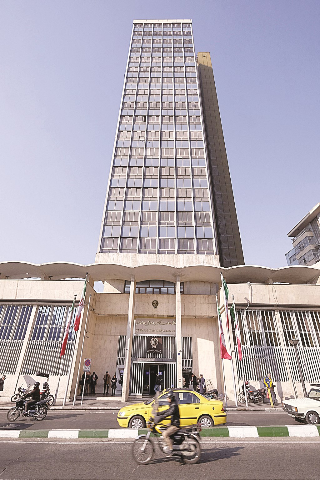 u0628u062eu0644u0627u0641 u0646u0638u064au0631u0627u062au0647u0627 u0627u0644u062eu0644u064au062cu064au0629u060c u0623u0646u0647u062a u0628u0648u0631u0635u0629 u0637u0647u0631u0627u0646 u0644u0644u0623u0648u0631u0627u0642 u0627u0644u0645u0627u0644u064au0629 u062au0639u0627u0645u0644u0627u062au0647u0627 u0628u0627u0631u062au0641u0627u0639 u0643u0628u064au0631 u0641u064a u0627u0644u0645u0624u0634u0631 u0627u0644u0631u0626u064au0633u064a.rnrnu0648u0623u0641u0627u062fu062a u0648u0643u0627u0644u0629 u00abu0641u0627u0631u0633u00bb u0627u0644u0625u064au0631u0627u0646u064au0629 u0623u0646 u062du062cu0645 u0627u0644u0623u0633u0647u0645 u0627u0644u0645u062au062fu0627u0648u0644u0629 u0628u0644u063a 1.179 u0645u0644u064au0627u0631 u0633u0647u0645 u0628u0642u064au0645u0629 u0633u0648u0642u064au0629 u062au062eu0637u062a 2.26 u062au0631u064au0644u064au0648u0646 u062au0648u0645u0627u0646.rnrn(u0631u0648u064au062au0631u0632)