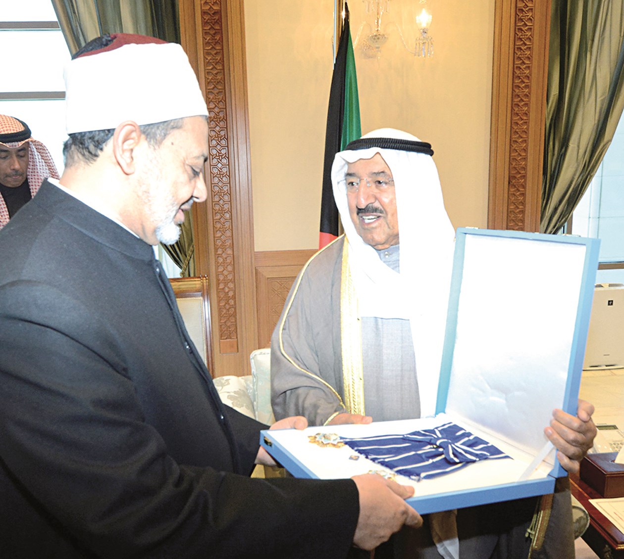 u0633u0645u0648 u0627u0644u0623u0645u064au0631 u064au0642u062fu0645 u0644u0634u064au062e u0627u0644u0623u0632u0647u0631 u00abu0648u0633u0627u0645 u0627u0644u0643u0648u064au062a u0630u0648 u0627u0644u0648u0634u0627u062du00bb