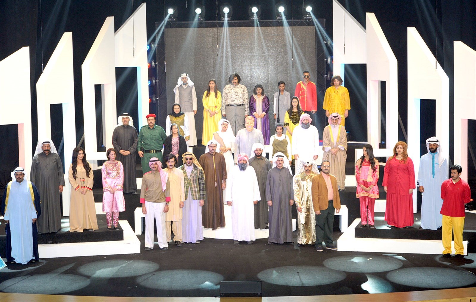 الفنانون المشاركون في الحفل