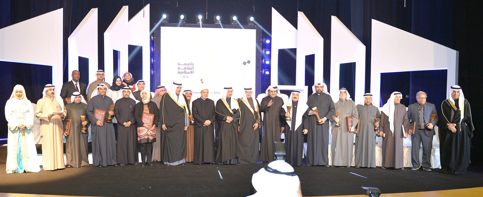 u0633u0645u0648 u0631u0626u064au0633 u0627u0644u0648u0632u0631u0627u0621 u0648u0648u0632u064au0631 u0627u0644u0625u0639u0644u0627u0645 u0645u0639 u0634u064au062e u0627u0644u0623u0632u0647u0631 u0648u0639u0628u062fu0627u0644u062du0633u064au0646 u0639u0628u062fu0627u0644u0631u0636u0627 u0648u0627u0644u0641u0627u0626u0632u064au0646 u0628u062cu0648u0627u0626u0632 u0627u0644u062fu0648u0644u0629 (u062au0635u0648u064au0631 u0637u0627u0631u0642 u0639u0632u0627u0644u062fu064au0646 )