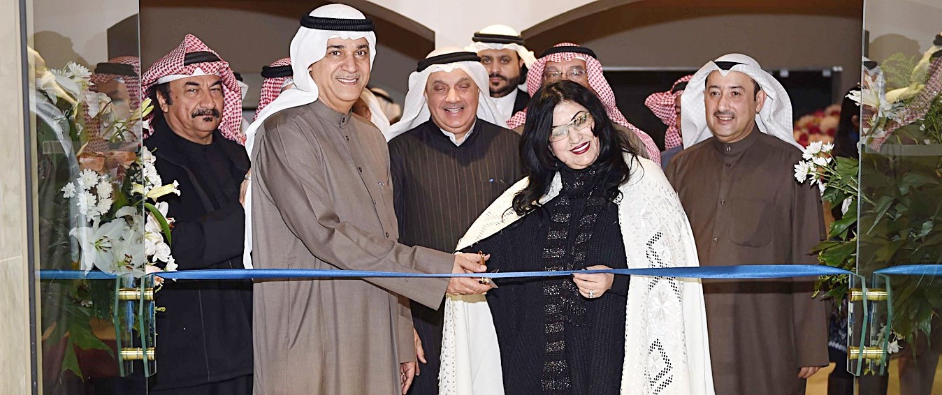 u0639u0644u064a u0627u0644u064au0648u062du0629 u064au0641u062au062au062d u0627u0644u0645u0639u0631u0636   (u062au0635u0648u064au0631 u062cu0627u0633u0645 u0628u0627u0631u0648u0646)