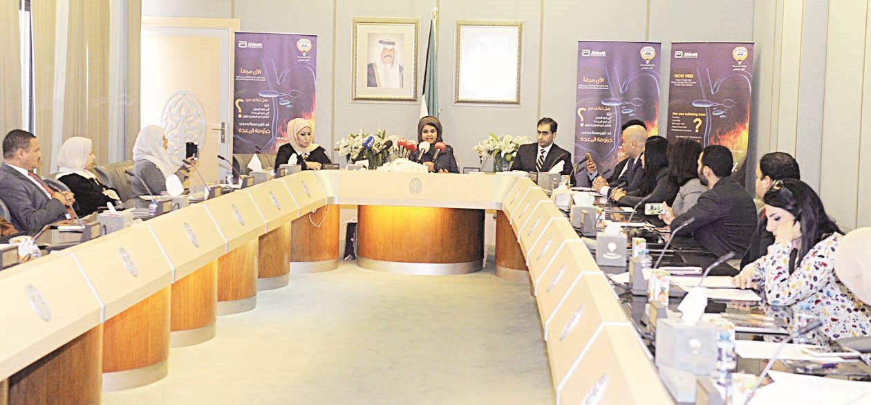 المطيري والوطيان والإبراهيم خلال المؤتمر الصحافي (تصوير زكريا عطية)