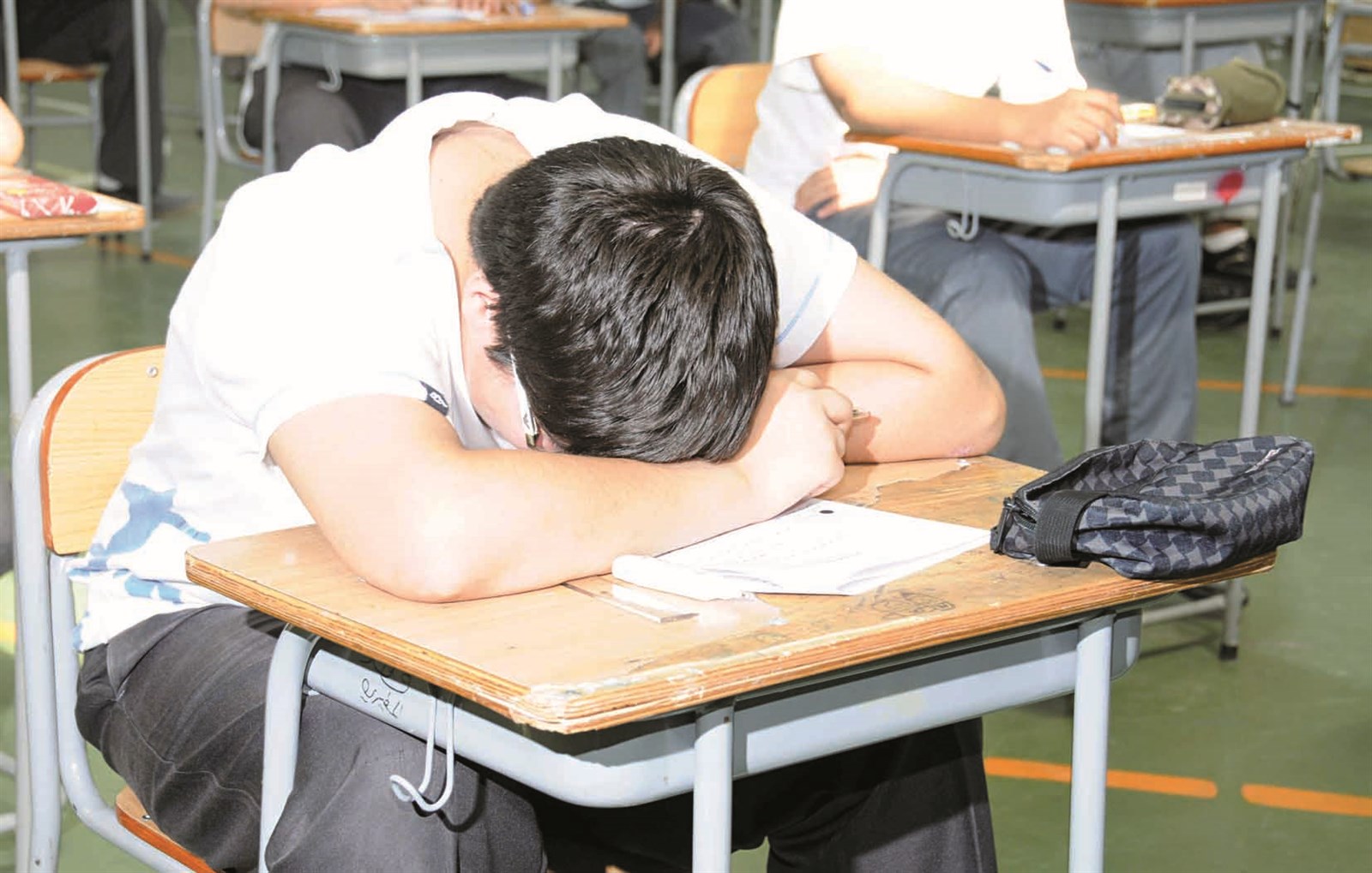 u0633u0647u0631 u0644u064au0644u0627u064b... u0648u0635u062fu0627u0639 u0648u0622u0644u0627u0645 u0641u064a u0627u0644u0631u0642u0628u0629 u0646u0647u0627u0631u0627u064b