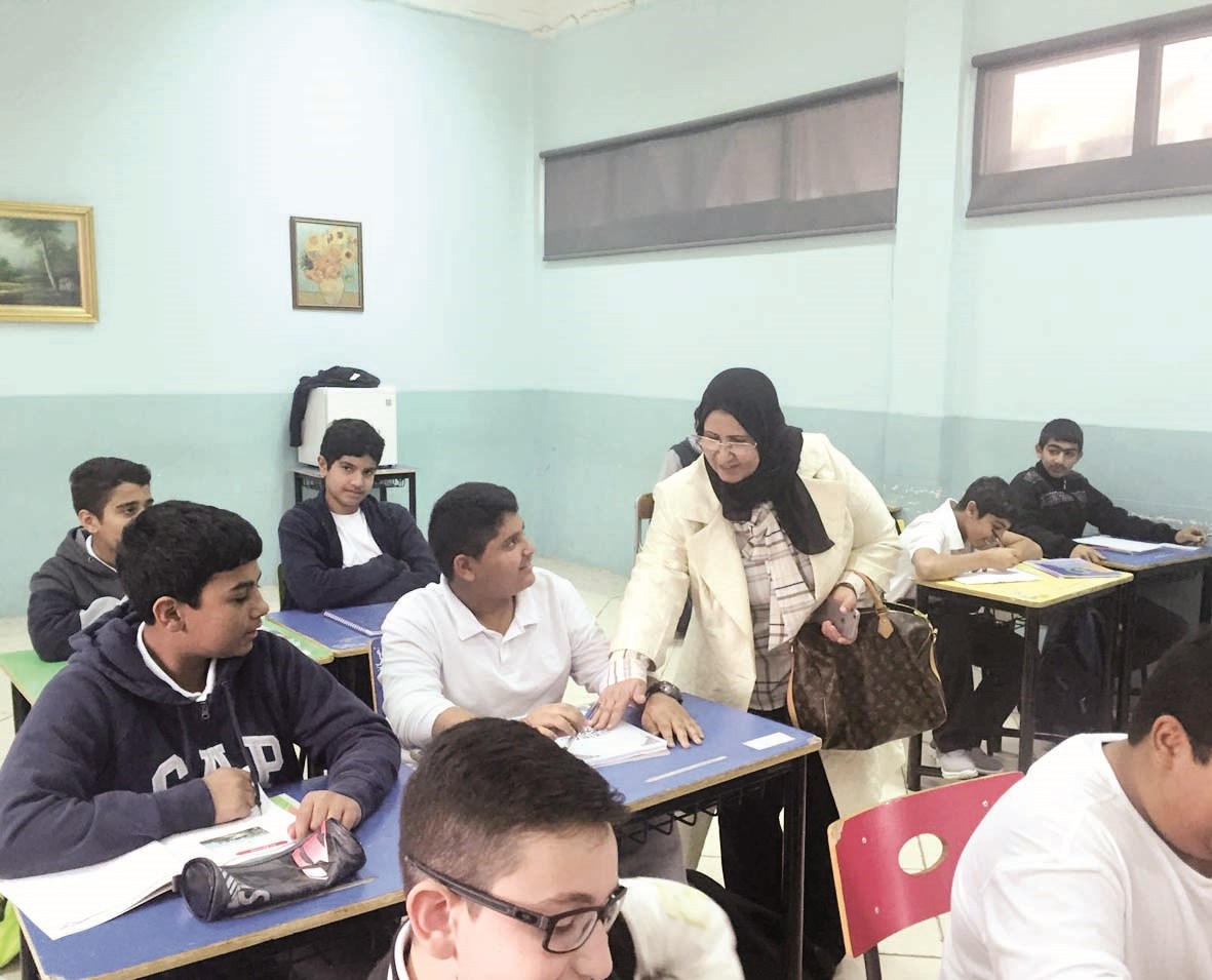 الخالدي تطمئن على أحوال الطلبة بعد الإجازة