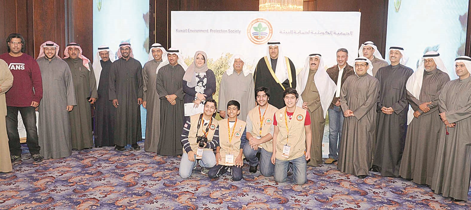 u0627u0644u062du0645u0648u062f u0645u062au0648u0633u0637u0627u064b u0641u0631u064au0642 u0627u0644u0639u0645u0644 u0641u064a u0627u0644u0628u0631u0646u0627u0645u062c (u062au0635u0648u064au0631 u0632u0643u0631u064au0627 u0639u0637u064au0629)