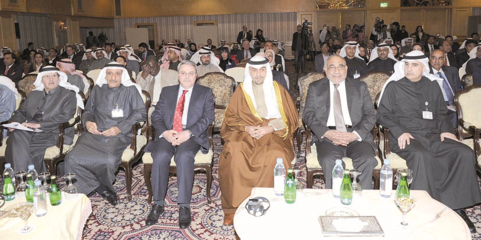 u0627u0644u0635u0627u0644u062d u0648u0639u0628u062fu0627u0644u0645u0647u062fu064a u0648u0627u0644u0639u062fu0633u0627u0646u064a u0641u064a u0645u0642u062fu0645 u0627u0644u062du0636u0648u0631 (u062au0635u0648u064au0631 u0637u0627u0631u0642 u0639u0632u0627u0644u062fu064au0646)