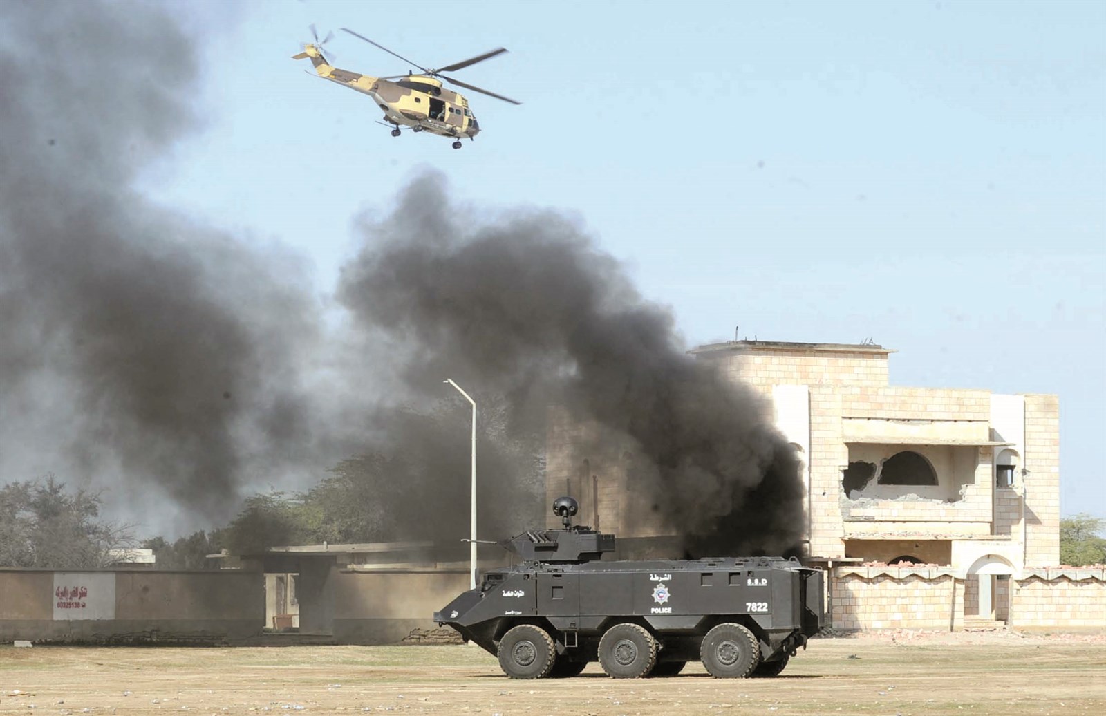 الطيران المروحي يساند القوات على الأرض