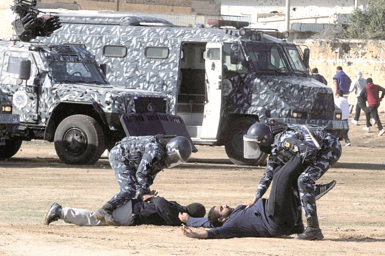 السيطرة على مثيري الشغب