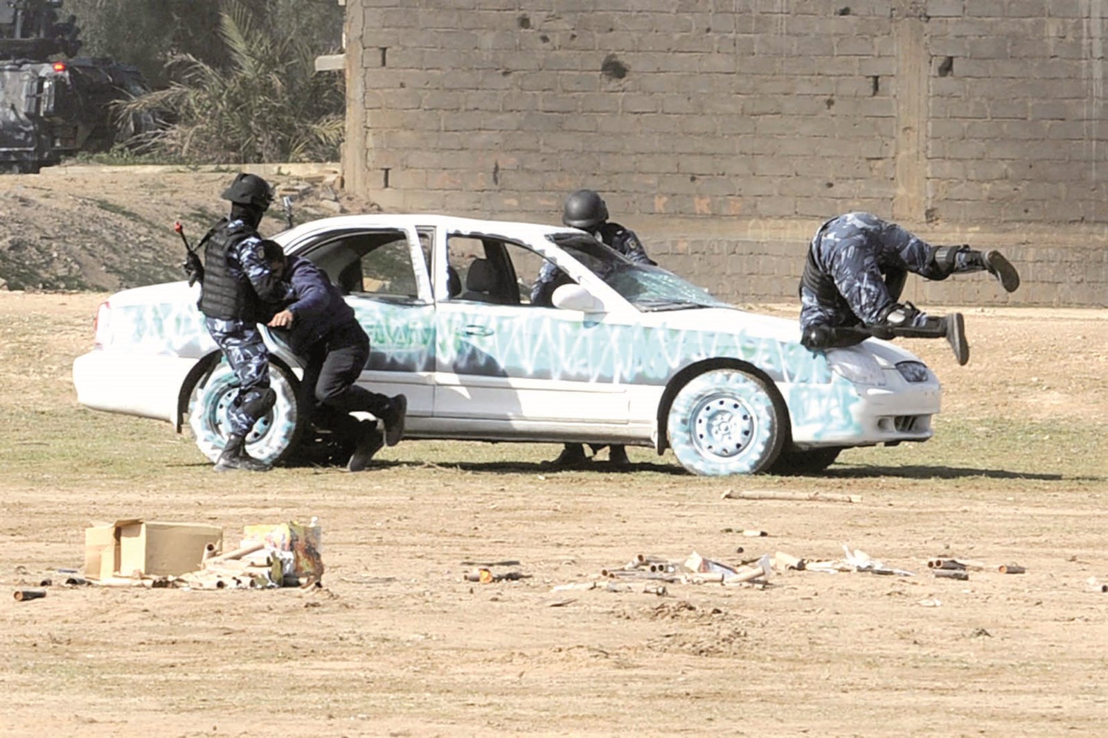 سيطرة على سيارة إرهابيين