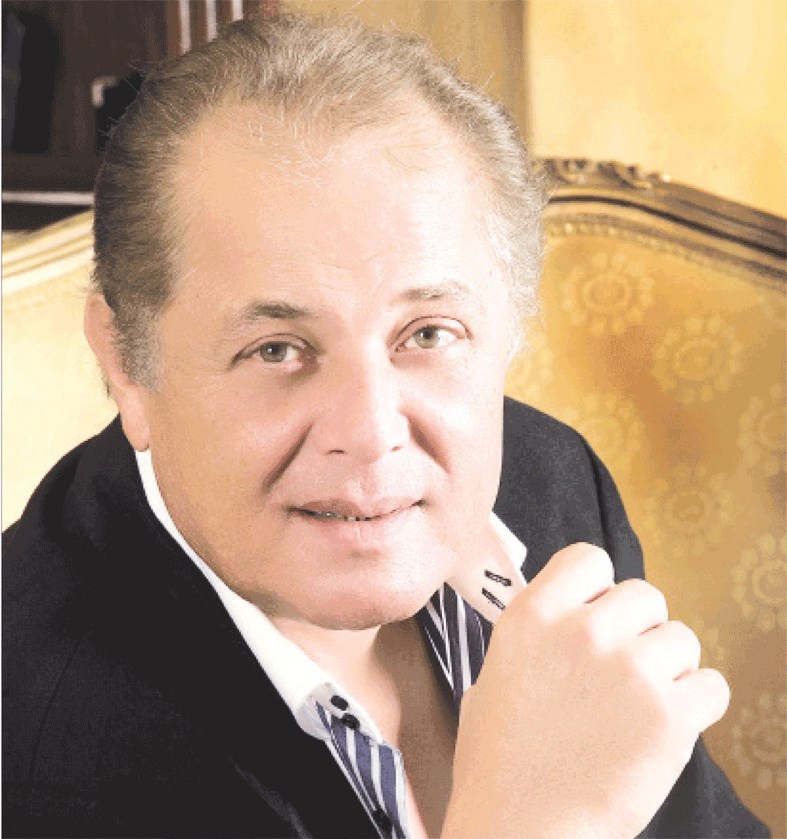 محمود عبدالعزيز