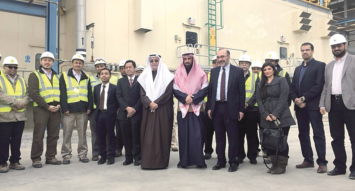 العون والسفير والعاملون في المحطة