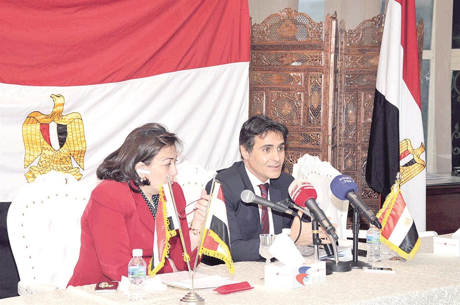 u0627u0644u0633u0641u064au0631 u0627u0644u0646u0642u064au0628 u0648u0647u0648u064au062fu0627 u0639u0628u062f u0627u0644u0631u062du0645u0646 u064au062au062du062fu062bu0627u0646 u0623u0645u0627u0645 u0623u0628u0646u0627u0621 u0627u0644u062cu0627u0644u064au0629 u0627u0644u0645u0635u0631u064au0629