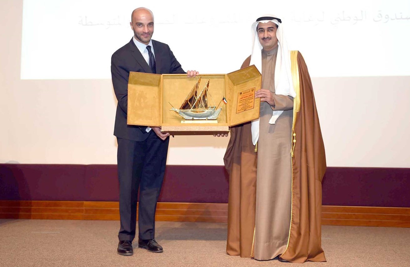 u0627u0644u0632u0647u064au0631 u0645u0643u0631u0651u0645u0627u064b u0627u0644u0639u0644u064a (u062au0635u0648u064au0631 u062cu0627u0633u0645 u0628u0627u0631u0648u0646)