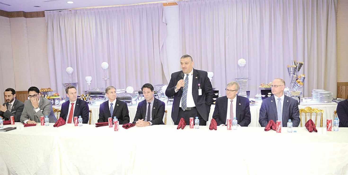 u0627u0644u0639u0648u0636u064a u0645u062au062du062fu062bu0627u064b u0628u062du0636u0648u0631 u0627u0644u0648u0641u062f u0627u0644u0643u0646u062fu064a  (u062au0635u0648u064au0631 u0646u0627u064au0641 u0627u0644u0639u0642u0644u0629)