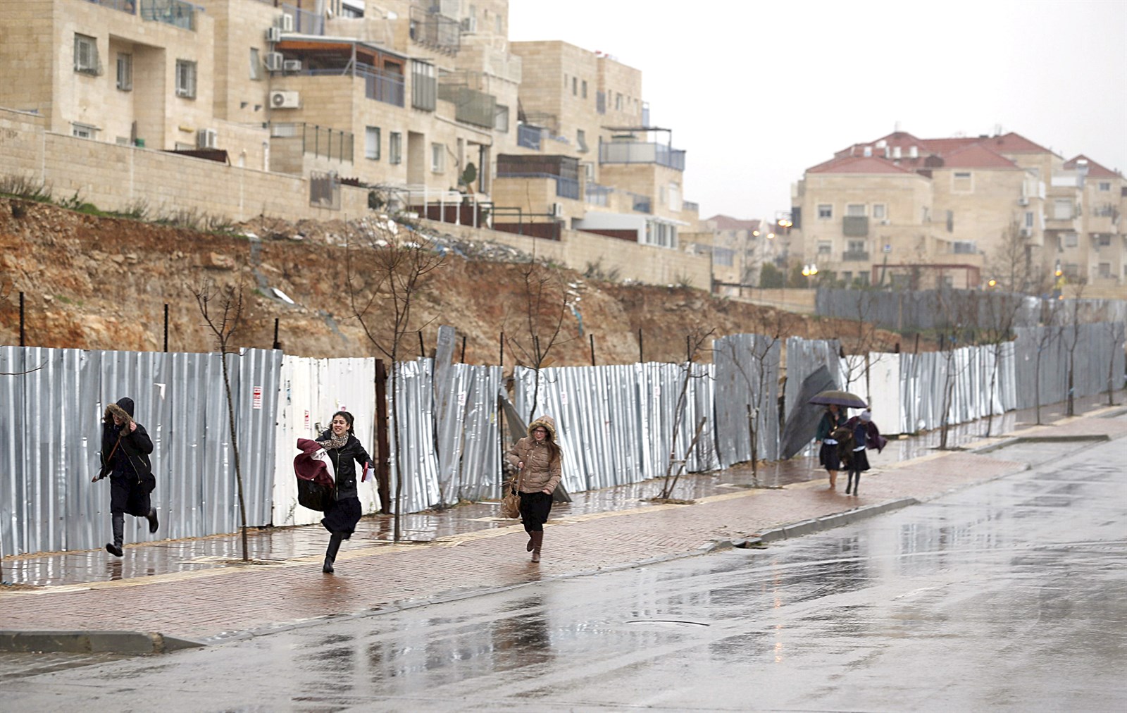 u0625u0633u0631u0627u0626u064au0644u064au0627u062a u064au0633u0631u0646 u062au062du062a u0627u0644u0645u0637u0631 u0641u064a u0634u0627u0631u0639 u0641u064a u0645u0633u062au0648u0637u0646u0629 u00abu0628u064au062au0627u0631 u0639u064au0644u064au062au00bb u0641u064a u0627u0644u0636u0641u0629 u0627u0644u063au0631u0628u064au0629 (u0631u0648u064au062au0631u0632)