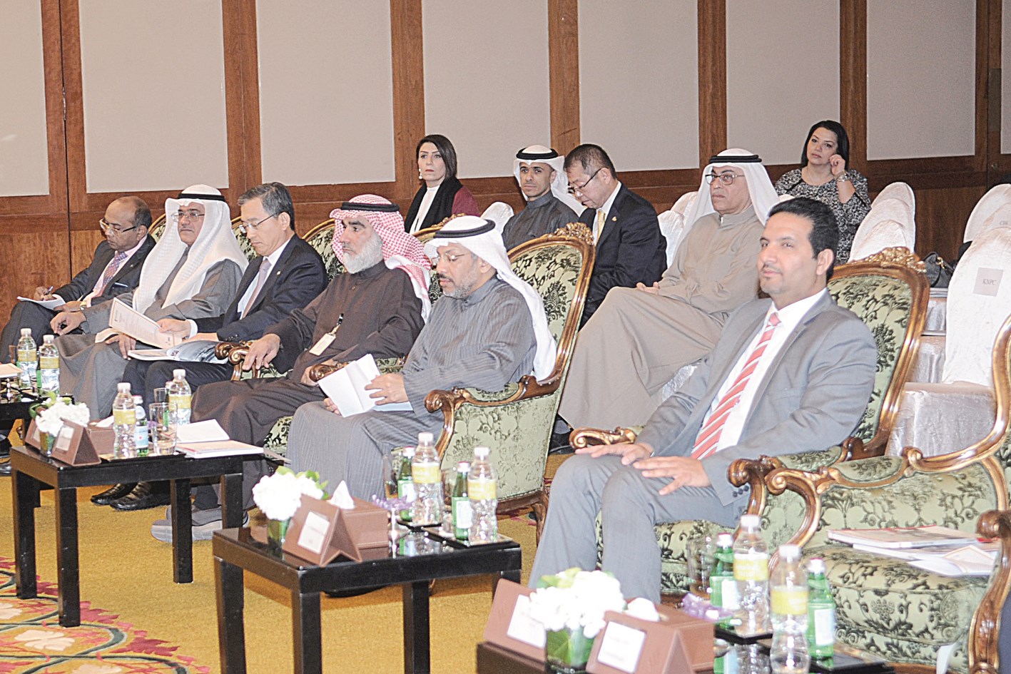 المطيري وقيادات «البترول الوطنية» والبصري خلال الاحتفال