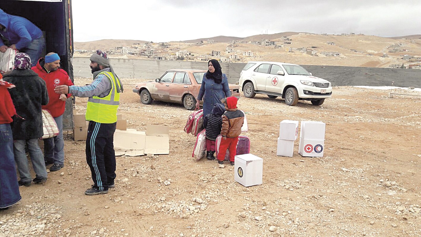 مساعدات للاجئين على الحدود السورية اللبنانية