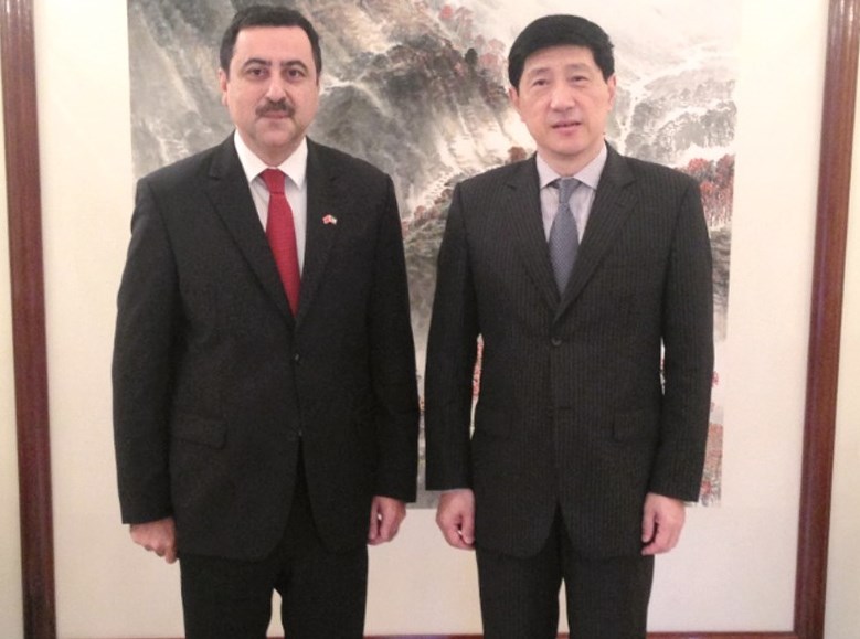 u0627u0644u0648u0632u0627u0646 u0645u0639 u0631u0626u064au0633 u0645u0643u062au0628 u0627u0644u0634u0624u0648u0646 u0627u0644u062eu0627u0631u062cu064au0629 u0641u064a u062du0643u0648u0645u0629 u0645u0642u0627u0637u0639u0629 u063au0648u0627u0646u063a u062fu0648u0646u063a