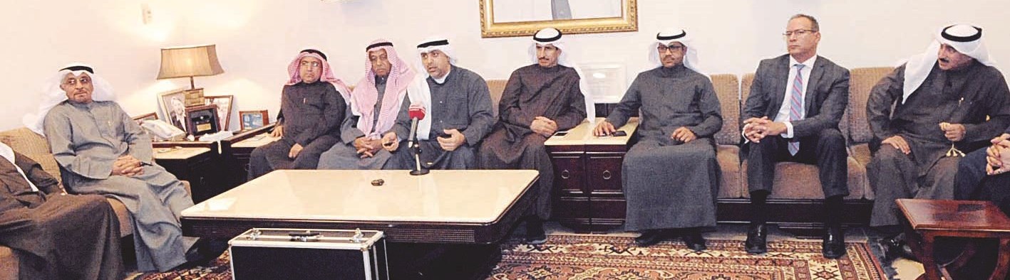 u0627u0644u0639u064au062fu064a u0645u062au062du062fu062bu0627u064b u0639u0646 u0627u0644u062au0631u0634u064au062f u0648u064au0628u062fu0648 u0628u0648u0634u0647u0631u064a u0645u0639 u0639u062fu062f u0645u0646 u0627u0644u062du0636u0648u0631 (u062au0635u0648u064au0631 u0643u0631u0645 u0630u064au0627u0628)