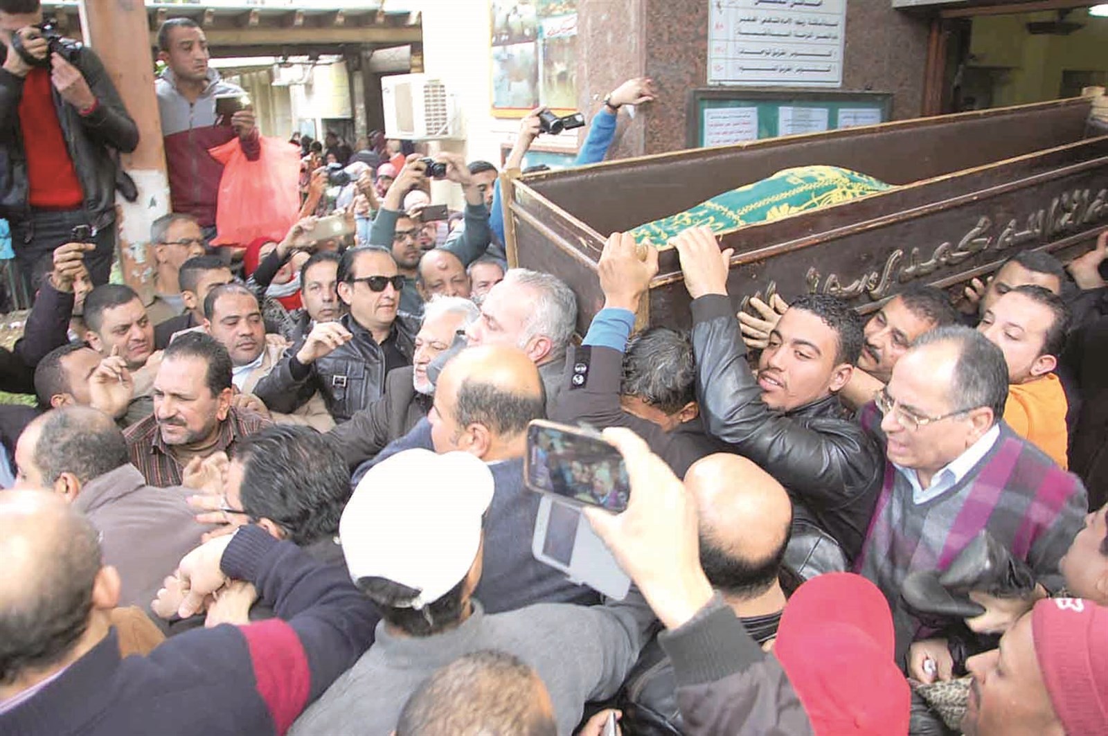 u0639u0628u062fu0627u0644u0639u0644u064au0645 u0645u062du0645u0648u0644u0627u064b u0639u0644u0649 u0627u0644u0623u0639u0646u0627u0642 u0641u064a u0645u0633u062cu062f u0645u0635u0637u0641u0649 u0645u062du0645u0648u062f