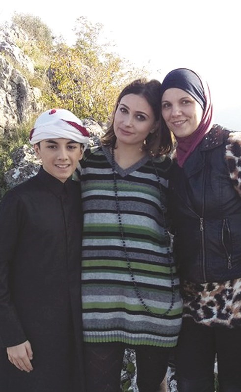 ... ومع والدته أثناء زيارتهما للبنان