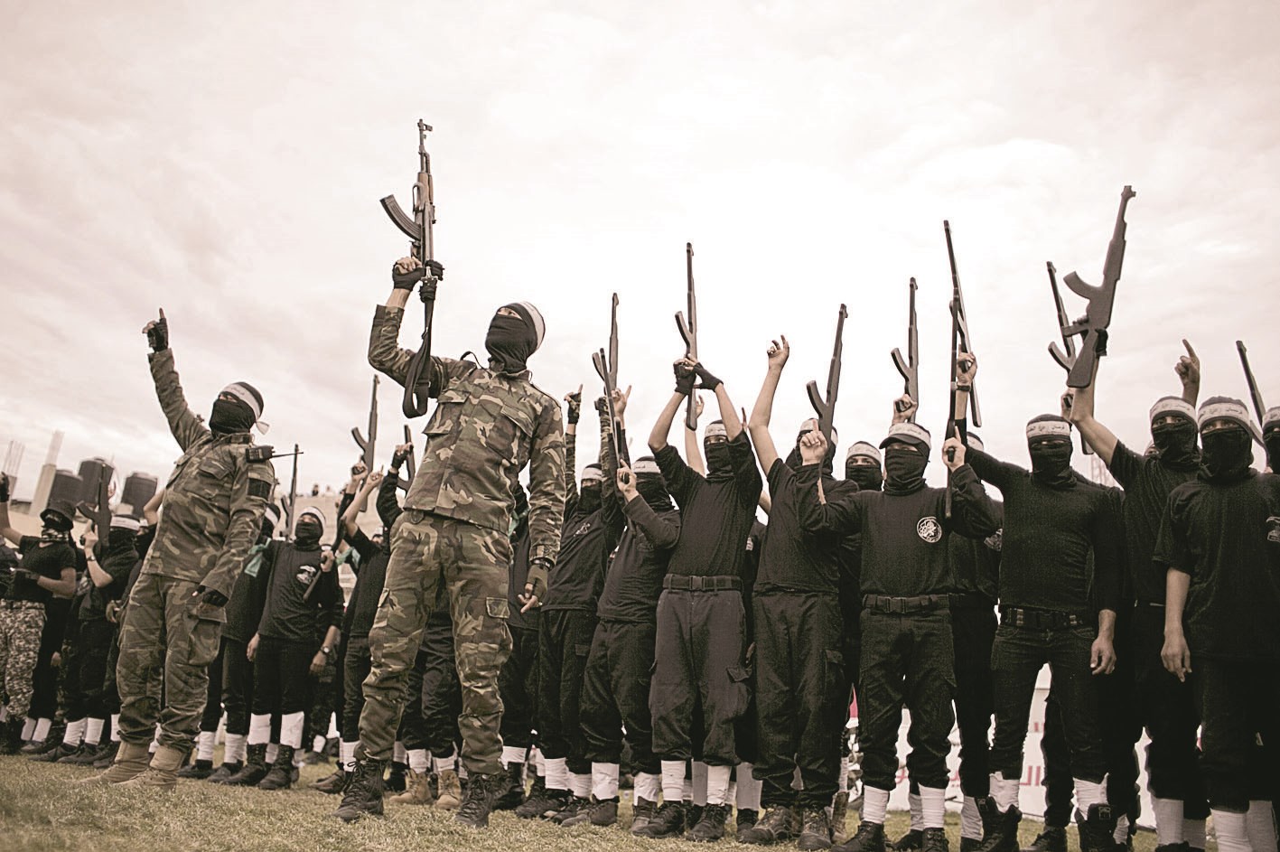 u0645u0633u064au0631u0629 u0645u0633u0644u0651u062du0629 u0645u0624u064au062fu0629 u0644u0640u00abu062du0645u0627u0633u00bb u0641u064a u062eu0627u0646 u064au0648u0646u0633 u0641u064a u0642u0637u0627u0639 u063au0632u0629 (u0627 u0641 u0628)