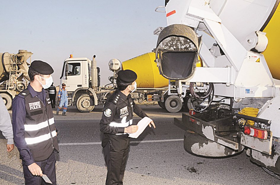 u0636u0627u0628u0637u0627u0646 u0645u0646 u0634u0631u0637u0629 u0627u0644u0628u064au0626u0629 u064au062au0627u0628u0639u0627u0646 u0625u062cu0631u0627u0621u0627u062a u0627u0644u0633u0644u0627u0645u0629