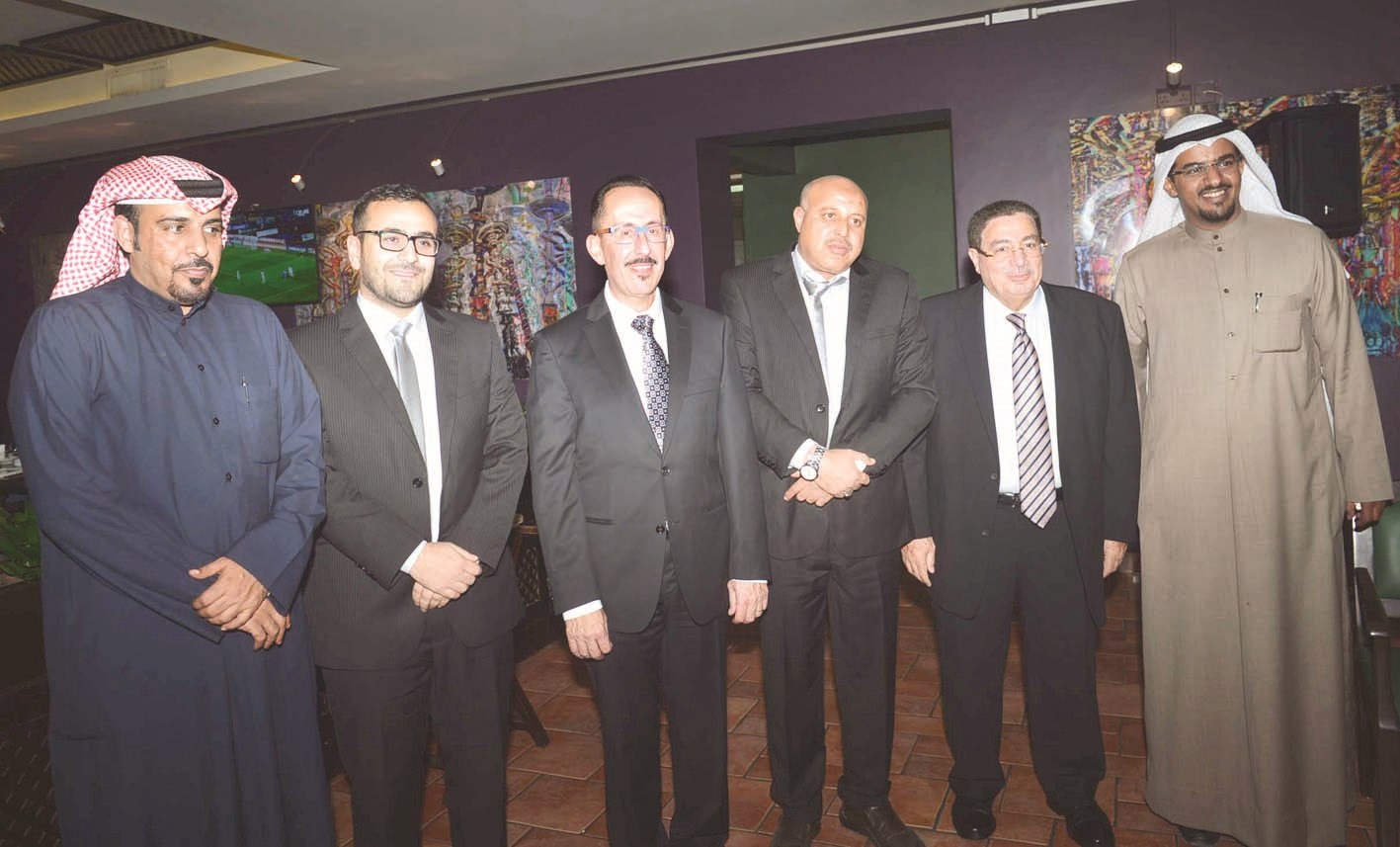 ... ويتوسّطان مجموعة من المشاركين (تصوير موسى عياش)