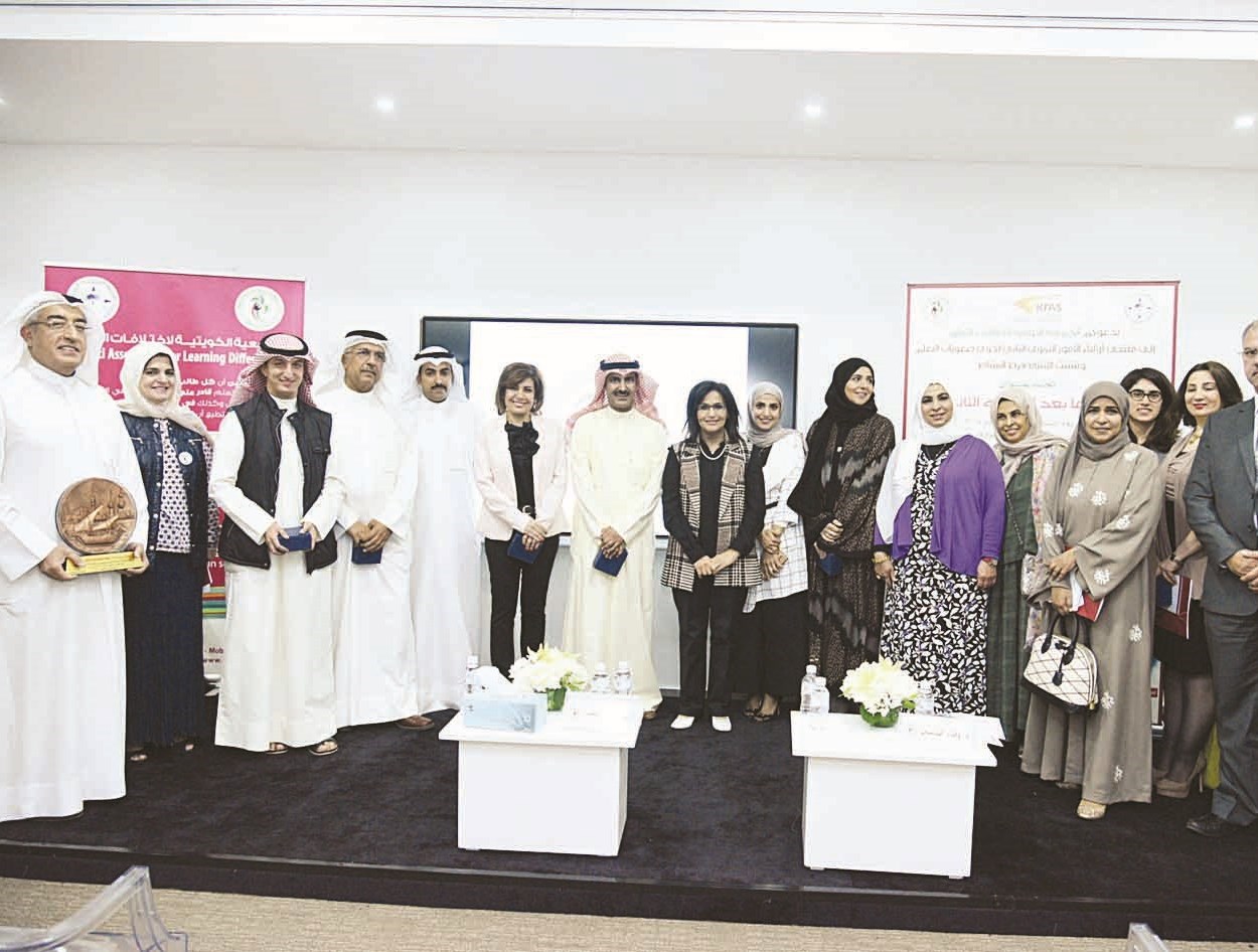 u0622u0645u0627u0644 u0627u0644u0633u0627u064au0631 u0645u062au0648u0633u0637u0629 u062cu0627u0646u0628u0627u064b u0645u0646 u0627u0644u0645u0634u0627u0631u0643u064au0646 u0641u064a u0627u0644u0645u0644u062au0642u0649