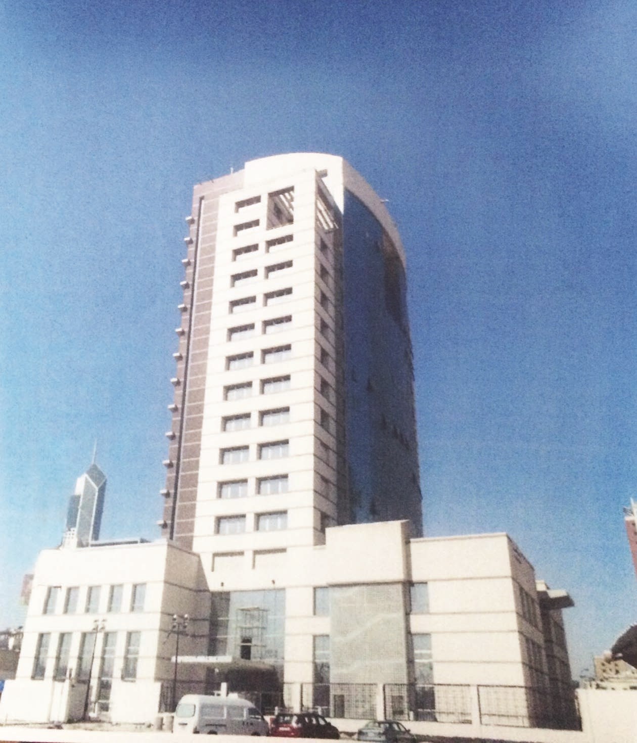 مبنى العاصمة التعليمية في طور التسليم الابتدائي