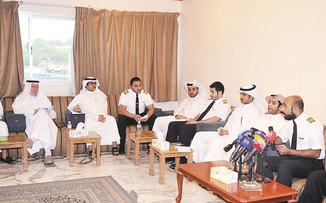 u0627u0644u0637u064au0627u0631u0648u0646 u064au062au062du062fu062bu0648u0646 u0641u064a u0645u0624u062au0645u0631 u0635u062du0627u0641u064a (u062au0635u0648u064au0631 u0646u0648u0631 u0647u0646u062fu0627u0648u064a)