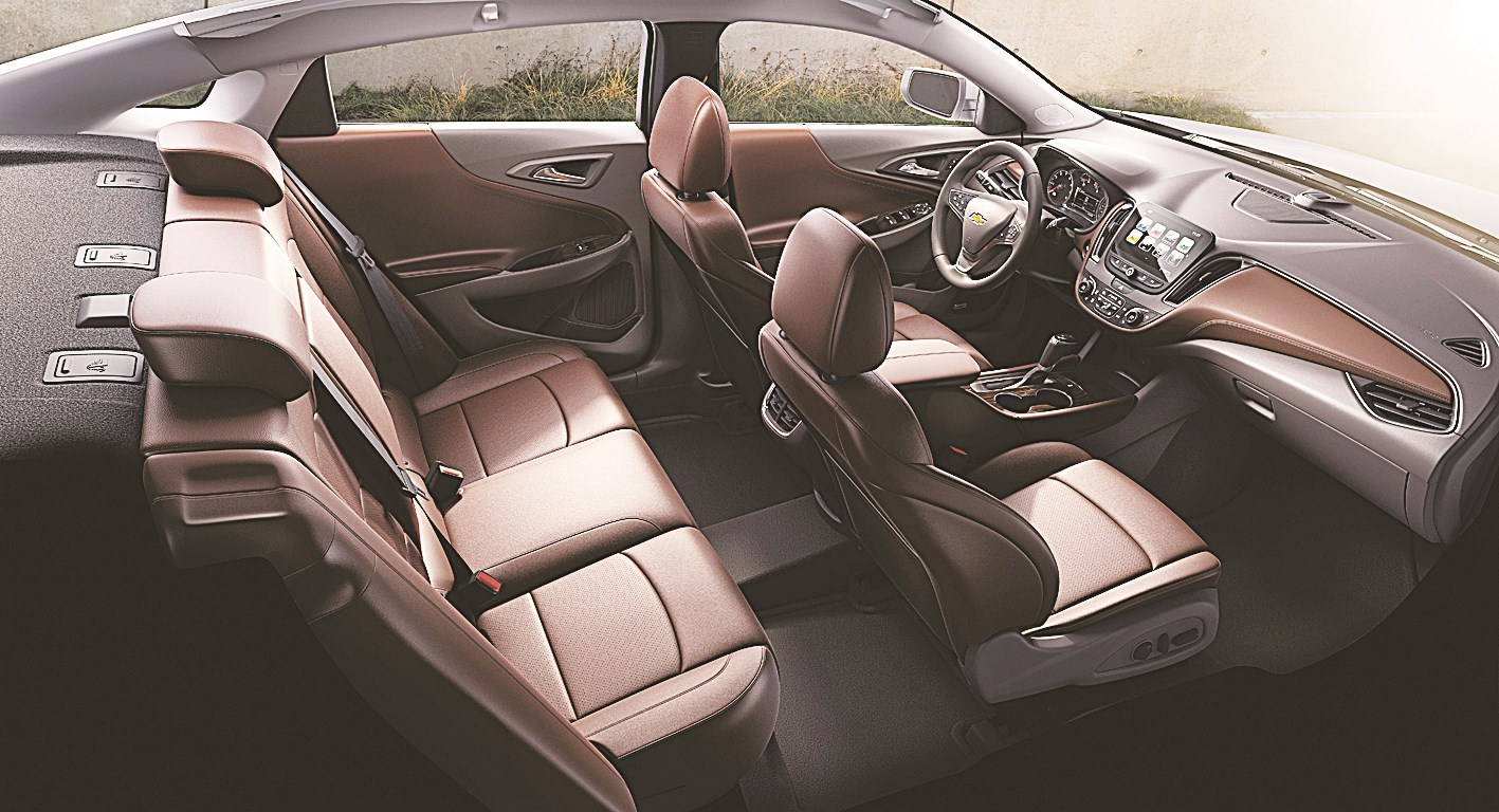 مقصورة داخلية رحبة وفخمة