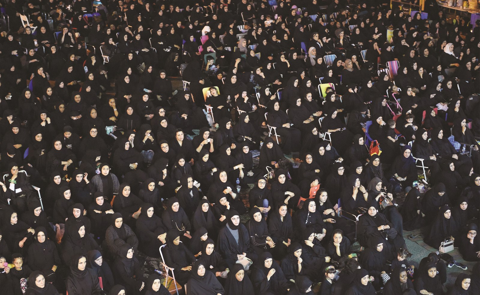 حضور كثيف في حسينية النور (تصوير جاسم بارون)