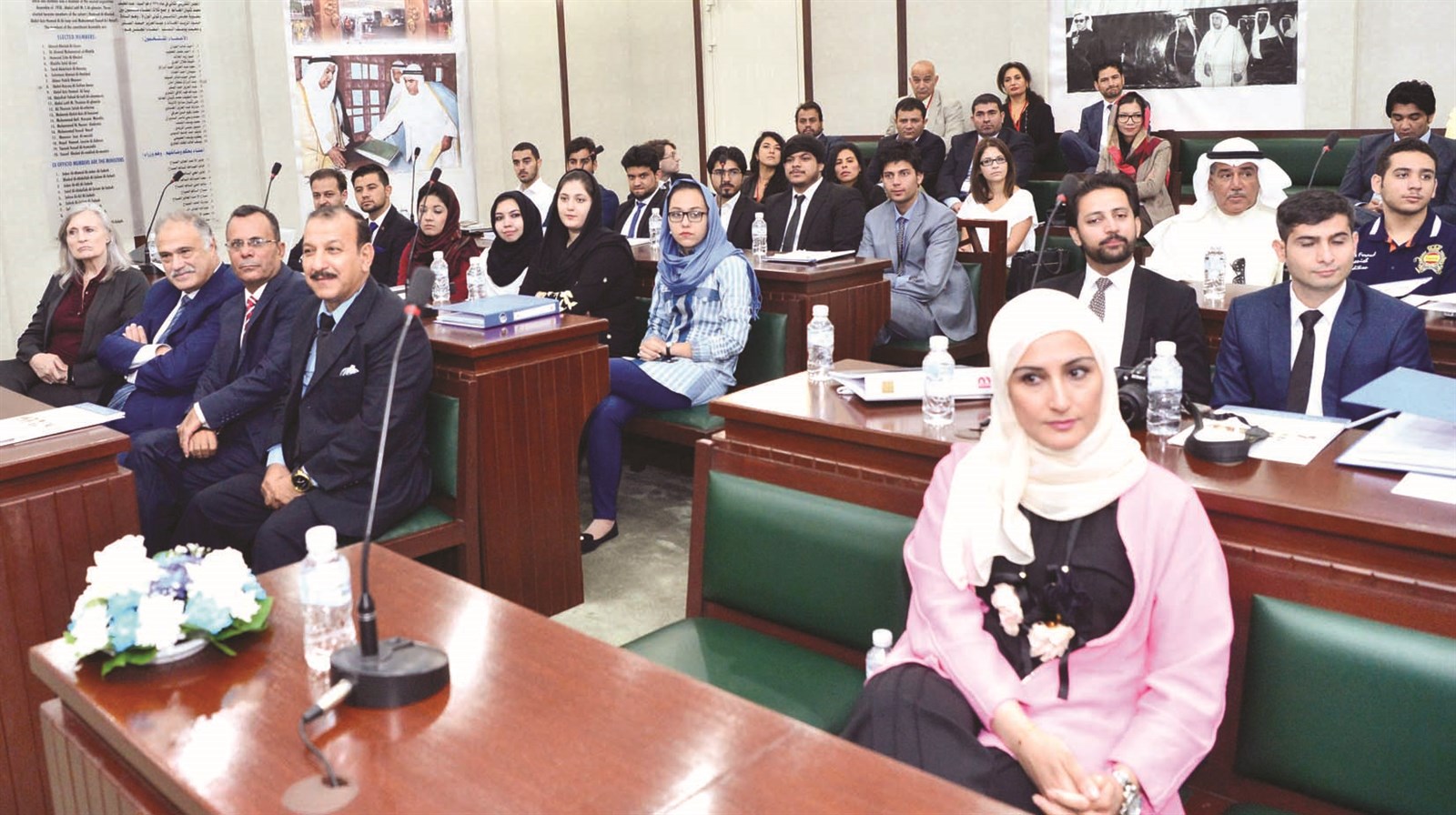 متابعة من أساتذة الكلية والطلبة