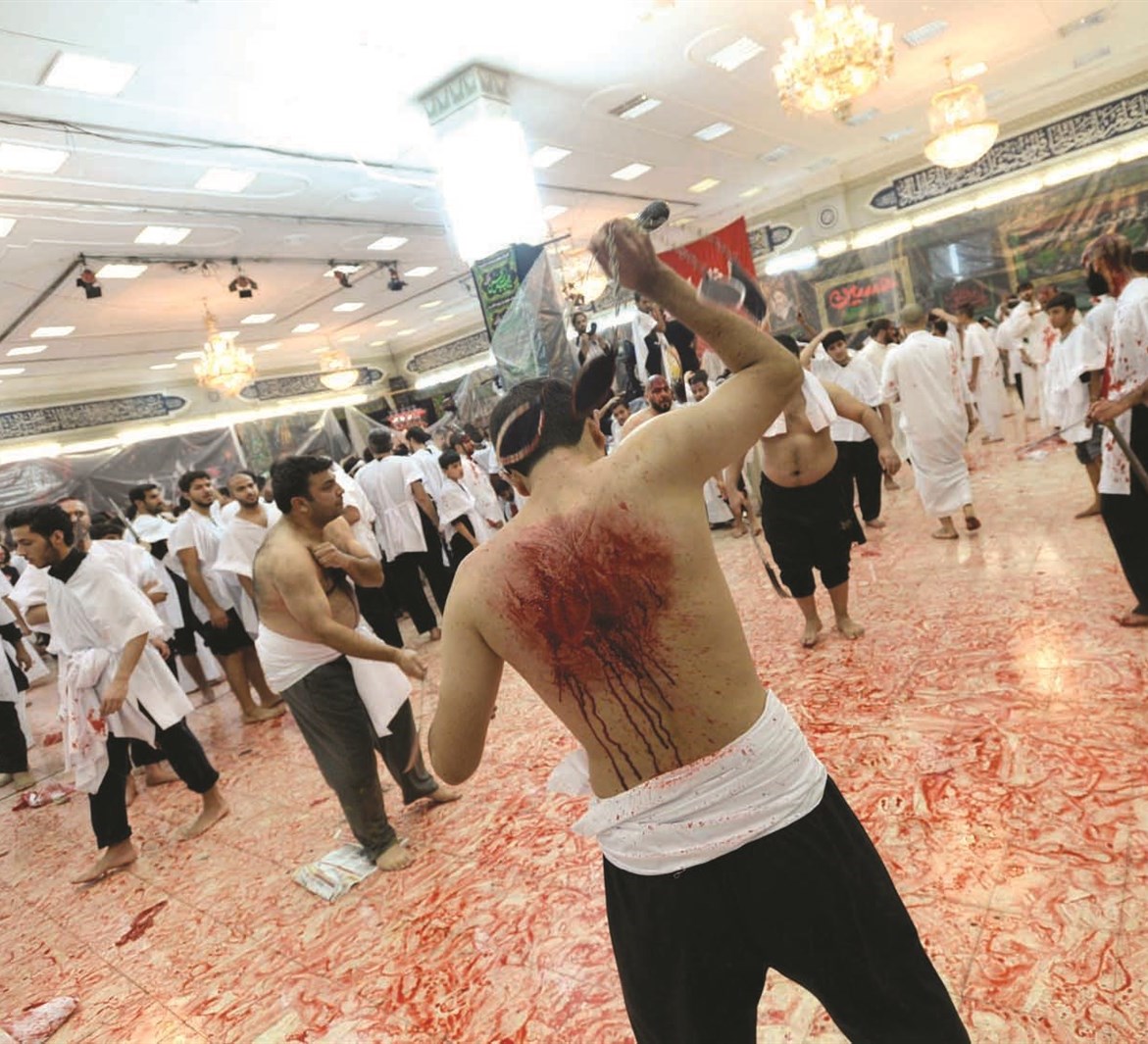 تطبير في الحسينية الكربلائية