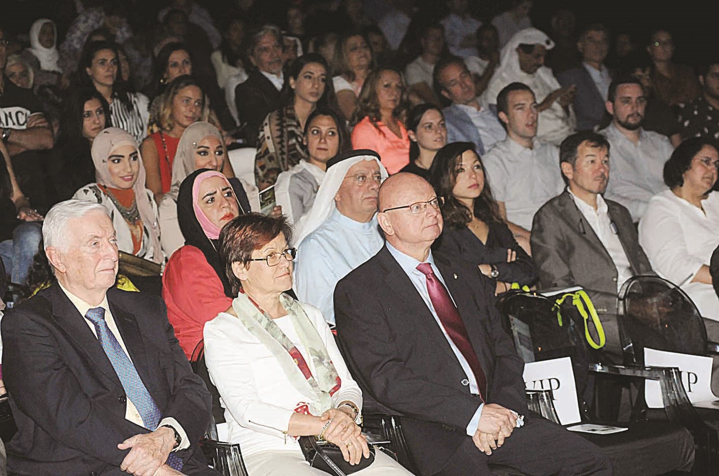 ميهاي باير متقدما الحضور