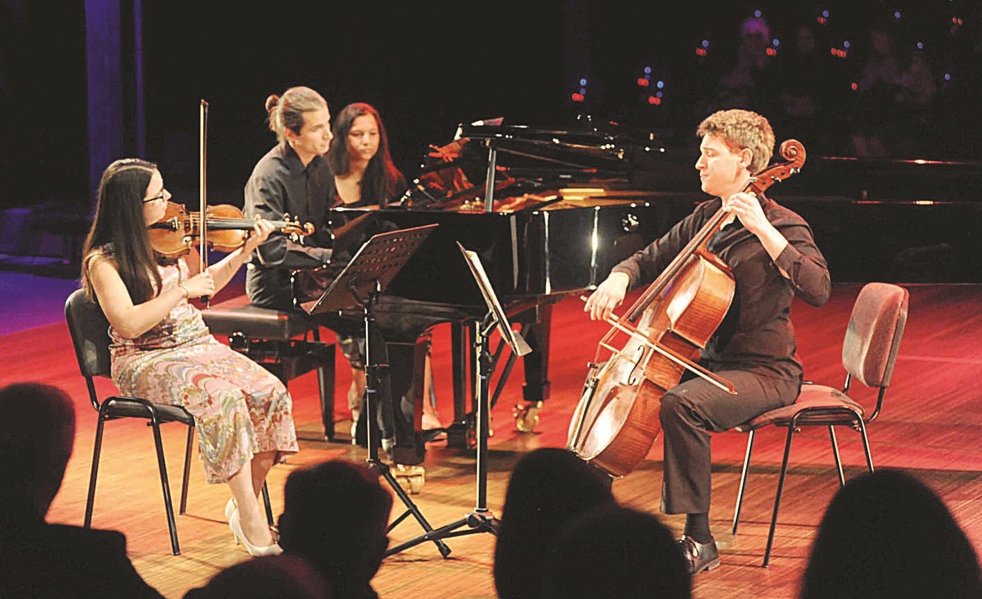 u062bu0644u0627u062bu064a u0627u0644u0639u0632u0641 u0627u0644u0645u062cu0631u064a     (u062au0635u0648u064au0631 u0643u0631u0645 u0630u064au0627u0628)