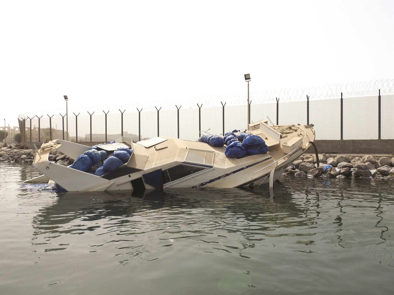 u0642u0627u0631u0628 u063au0627u0631u0642 u0641u064a u062cu0648u0646 u0627u0644u0643u0648u064au062a u062au062du0648u0644 u0625u0644u0649 u0645u0643u0628 u0646u0641u0627u064au0627u062a u062au0635u0648u064au0631 (u0643u0631u0645 u0630u064au0627u0628)